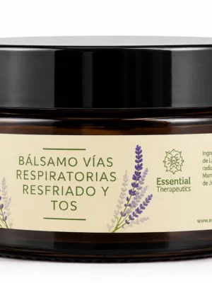 Bálsamo Vías Respiratorias para resfriado y tos de Essential Therapeutics, frasco ámbar de 30 g con etiqueta botánica de lavanda sobre fondo blanco.