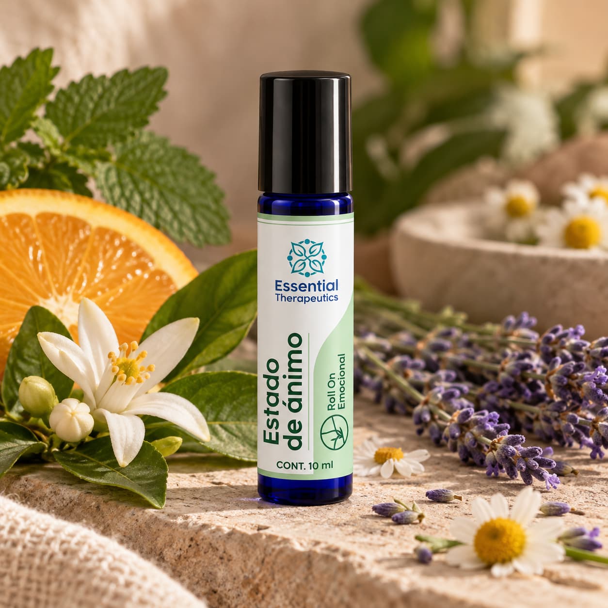 Roll On Estado de Ánimo de Essential Therapeutics de 10 ml ambientado con cítricos, lavanda, flores blancas y hojas verdes sobre piedra natural.